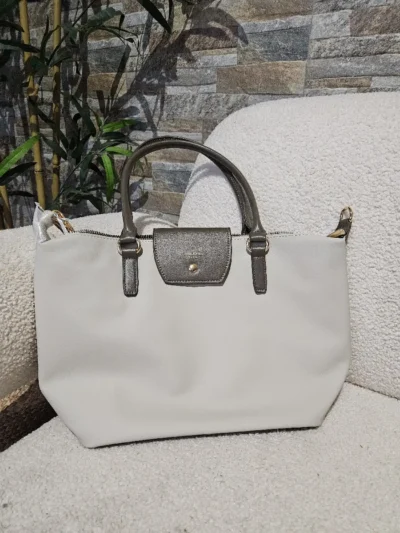 moneder tachuelas beige
