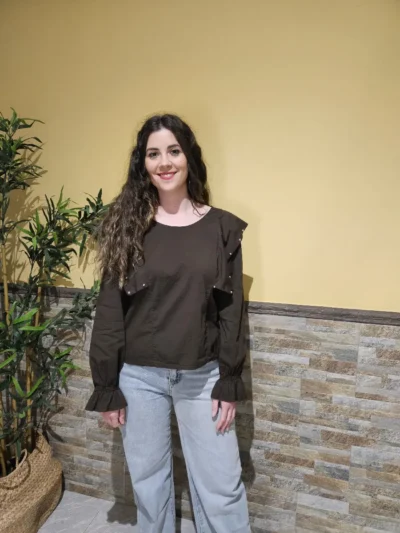 camisa tachuelas morada