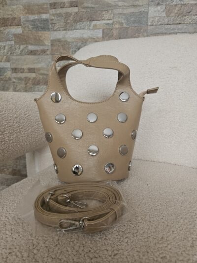 bolso tachuelas