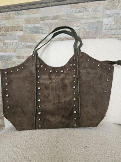 bolso tachuelas